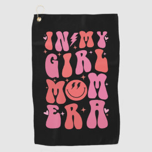 In meiner Girl Mom Ära Retro Groovy Muttertag  Golfhandtuch