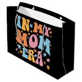 In meiner Mama Ära I Große Geschenktüte (Rückseite Schrägansicht)