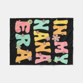 In meiner Nana Era Retro Groovy Nana Grandma Mütte Fleecedecke (Vorderseite (Horizontal))