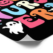 In meiner Spooky-Nurse-Ära Halloween Groovy Nursin Poster (Ecke)