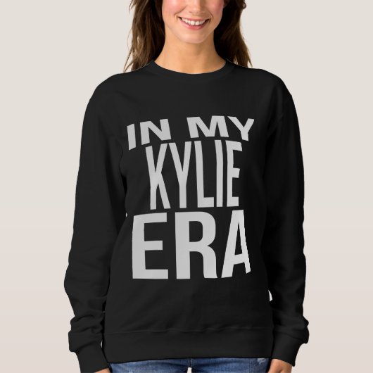 In My Kylie Era Family Reunion Squad First Last Na Sweatshirt (Vorderseite)