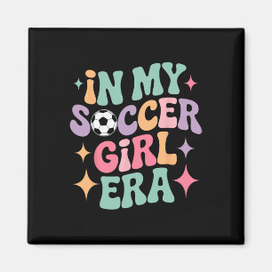 In My Soccer Girl Era Groovy Tee Fuß Mädchen spiel Magnet