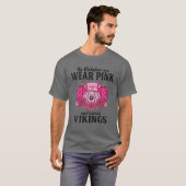 In October We Wear Pink Watch Vikings Football Bre T-Shirt (Vorne ganz)