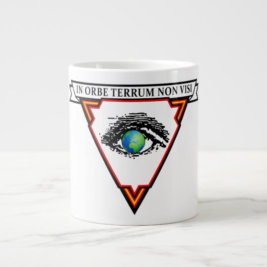 "IN ORBE TERRUM NON VISI" Jumbo-Tasse (Vorderseite)