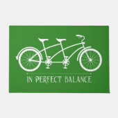 In perfekter Balance grün Tandem-Fahrrad Fußmatte (Vorderseite)