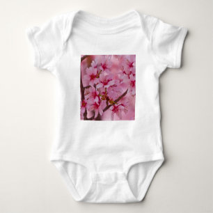 In Rosa gebadete japanische Kirschblüten Baby Strampler
