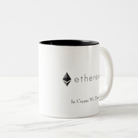 In Schlüssel vertrauen wir Ethereum Tasse (VorderseiteRechts)