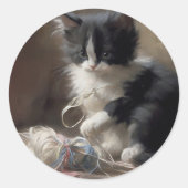 In Schwarz-Weiß-Kitten verworren Runder Aufkleber (Vorderseite)