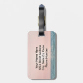 In seine Bilderbibel verwandelt, Girl on Beach Gepäckanhänger (Rückseite vertikal)