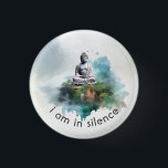 In Silence Buddha Meditation Button für Retreat #1<br><div class="desc">Namaste,  Meditation,  Retreat,  Langsames Gehen Die Taste hat einen einfachen minimalistischen Hintergrund,  der das Auge erfreut. Das kann benutzt werden,  wenn man in Meditation ist,  in Stille,  auf einem Rückzug,  oder einfach nicht will,  mit jemandem zu reden.</div>