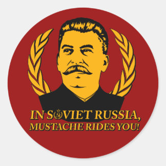 In Sowjetrussland fährt Mustache dich! Runder Aufkleber