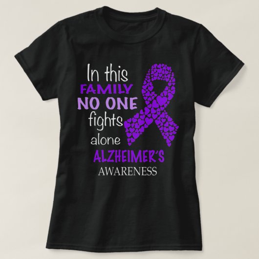 In This Family No One Fights Alzheimer'S Alone T-Shirt (Design vorne)