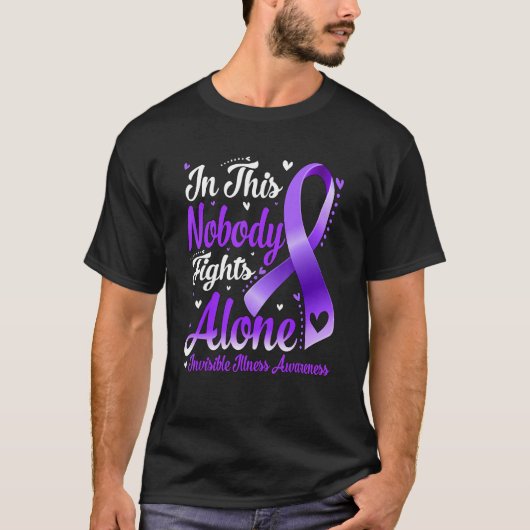 In This Family Nobody Fight Alone Invisible Illnes T-Shirt (Vorderseite)