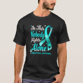 In This Family Nobody Fight Alone Scleroderma Awar T-Shirt (Vorderseite)