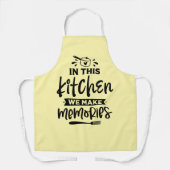 In This Kitchen We Make Memories – Heartwarming Schürze (Vorderseite)