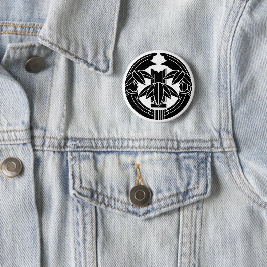 In umarmende Bambusblätter geschnittener Bambus Button (Beispiel)