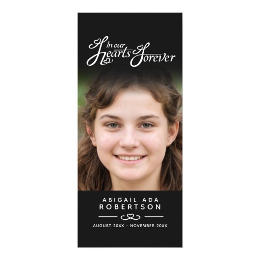 In unseren Herzen Beerdigungsprogramm Schwarz-weiß Werbekarte (Hinten)