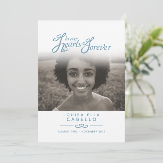 In unseren Herzen Begräbnisprogramm weiß und blau Programm (Stehend Vorderseite)