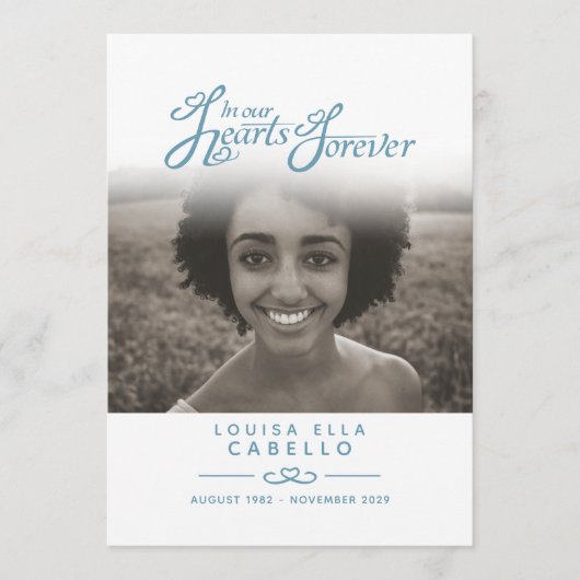 In unseren Herzen Begräbnisprogramm weiß und blau Programm (Vorderseite)