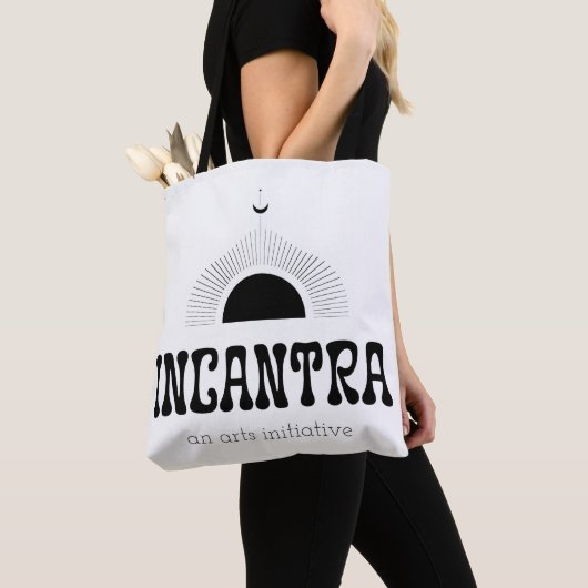 incantra primäres Logo (dunkel auf hell) Tasche (Von Nahem)