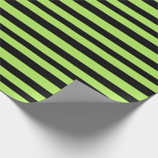 Inch-Wurm, grün und schwarz Streifen Geschenkpapier (Ecke)