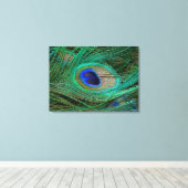 Indian Blue Peacock Feather Stretched Canvas Print Leinwanddruck (Insitu (Holzboden))