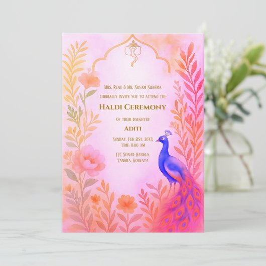Indian Bride Haldi Zeremony Peacock Floral Einladung (Stehend Vorderseite)