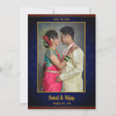 Indian Hindu Wedple Couple Image Golden Peacock Einladung (Rückseite)