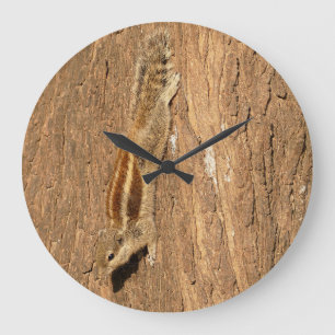Indian Palm Eichhörnchen auf einem Baumstamm Große Wanduhr