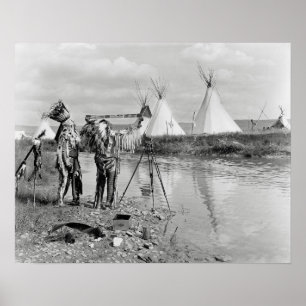 Indianer beim Betrachten von Fotos, 1913. Vintage- Poster
