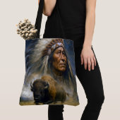 Indianerhäuptling mit anstürmendem Büffel Tasche (Von Nahem)