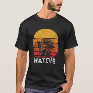 Indianischer Häuptling reitet auf Pferd mit Pfeil  T-Shirt
