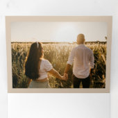 INDIE Boho Creamy Beige Earth Tone Wedding Dreifach Gefaltete Einladung (Innen Erste Seite)