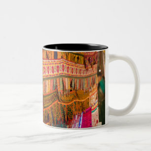 INDIEN, Goa, Baga: Samstagabendmarkt (NR) Zweifarbige Tasse