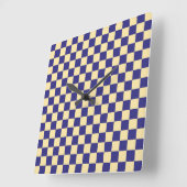 Indigo and butter checkerboard pattern quadratische wanduhr (Winkel)