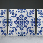 Indigo Azulejo Blue Portugiesische Lissabon-Dekora Fliese<br><div class="desc">Indigo Azulejo Blue Portugiesisch Lissabon dekorative Keramik Fliesen sind eine schöne und einzigartige Ergänzung zu jeder Zuhause. Ein hochwertiges Produkt mit zeitloser Ästhetik. Die blaue Farbe der Fliesen wird durch das Indigoblau der berühmten Azulejo-Fliesen von Lissabon inspiriert, was Ihrem Raum eine Touch von Geschichte und Kultur verleiht. Diese Fliesen eignen...</div>