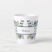 Indigo Blaue Blätter Rand Monogramm Milchtasse (Vorderseite)