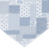 Indigo Blaues, weißes falsches Patchwork-Tischtuch Tischdecke (Schrägansicht)