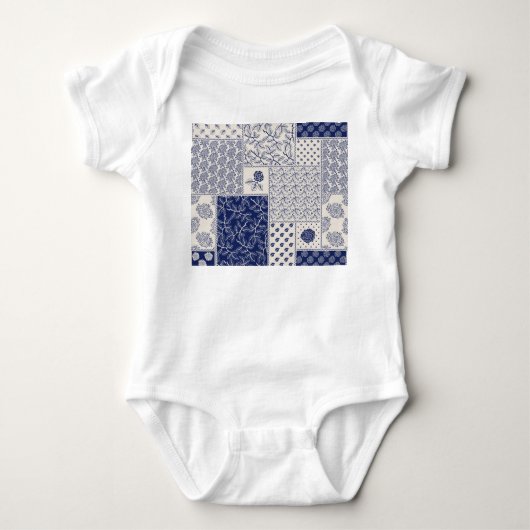 Indigo Blue Beige Floral Patchwork Baby Strampler (Vorderseite)