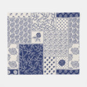 Indigo Blue Beige Floral Patchwork Fleecedecke (Vorderseite (Horizontal))