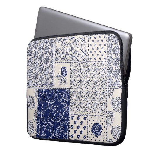 Indigo Blue Beige Floral Patchwork Laptopschutzhülle (Vorderseite Links)