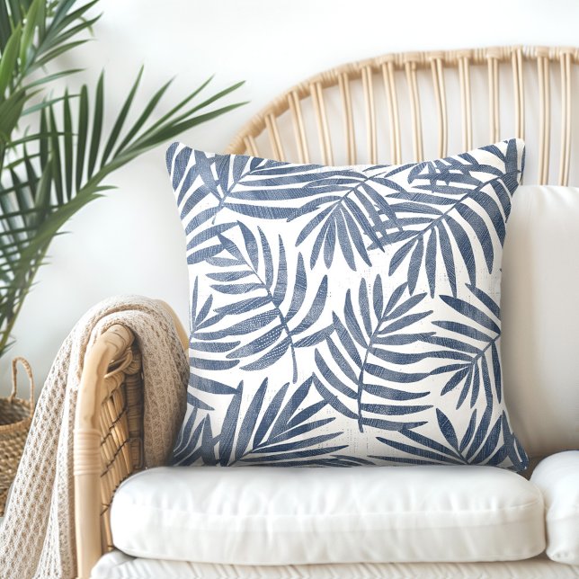 Indigo Blue & White Palm Blätter Throw Kissen (Von Creator hochgeladen)