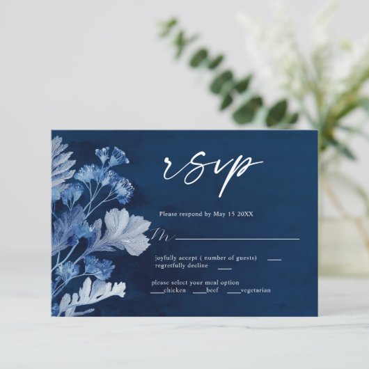 Indigo Botanical Blue Wedding RSVP Card Karte (Stehend Vorderseite)