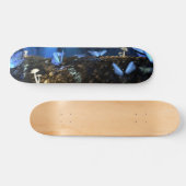 Indigo Butterfly und Pilzwald Skateboard (Horizontal)