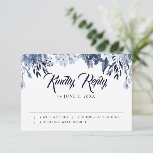 Indigo Garden Floral Wedding RSVP Response Card (Stehend Vorderseite)