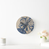 Indigo-Hibiskus Runde Wanduhr (Zuhause)