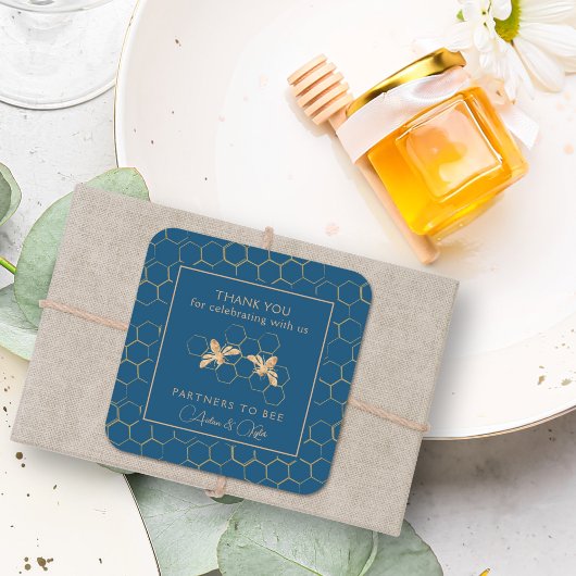 Indigo & Honeycomb Golden Bee Polterabend Quadratischer Aufkleber