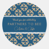 Indigo & Honeycomb Golden Bee Polterabend Runder Aufkleber (Vorderseite)