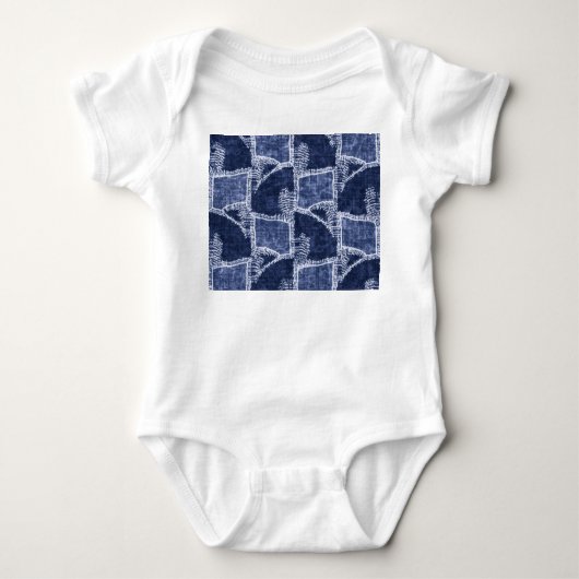 Indigo Patchwork: Textured Checked Elegance Baby Strampler (Vorderseite)