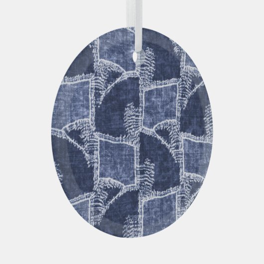 Indigo Patchwork: Textured Checked Elegance Ornament Aus Glas (Vorderseite Rechts)